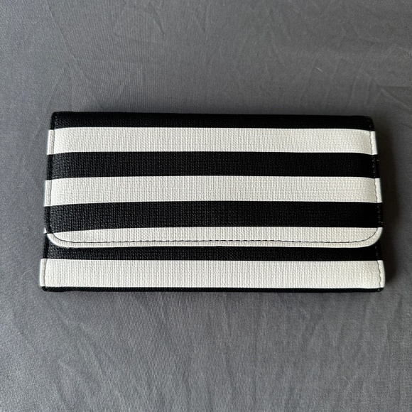 Kut From The Kloth Striped Wallet White Black Excellent Trifold - Picture 2 of 4